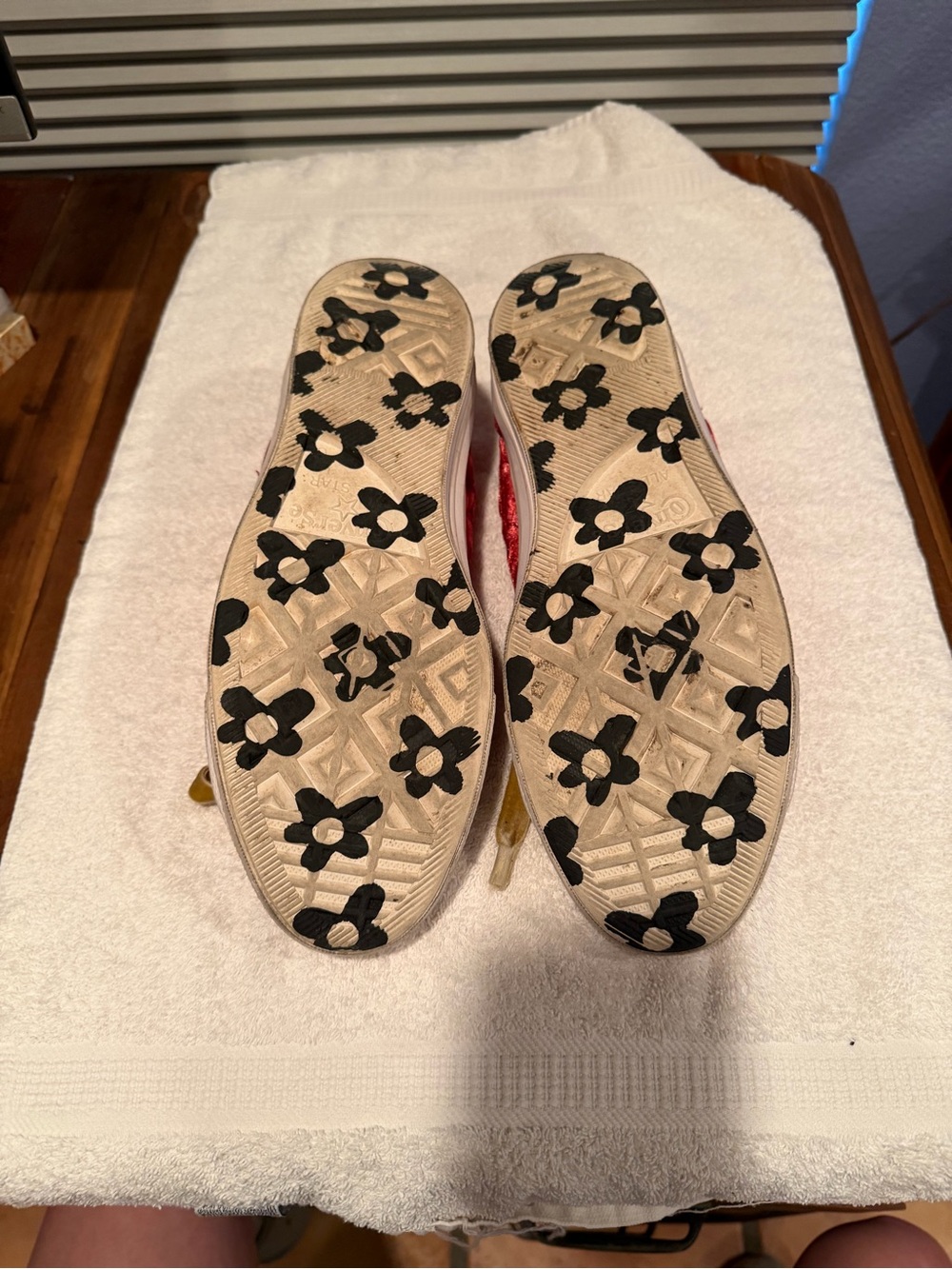 Converse Golf le fleur Red Velvet Low-Top Sneakers with Gold Velvet Laces - Picture 7 of 9